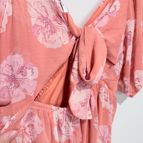 COLLECTIVE CONCEPTS Pink Floral Smocked V Neck Tie Back Mini Dress Women's M NEW - Picture 9 of 9